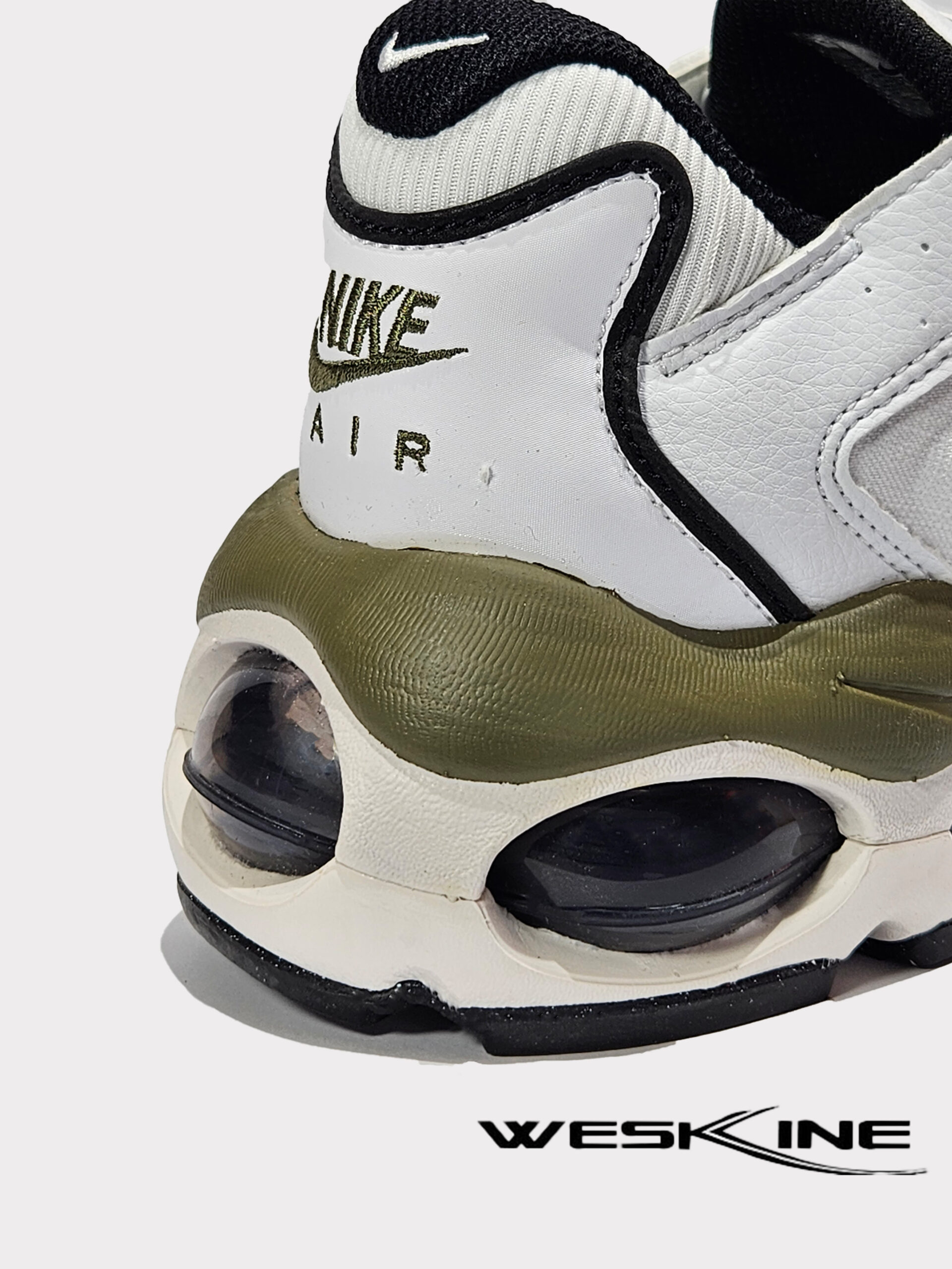 Baskets Nike Air Max TW en Blanc, Olive et Noir