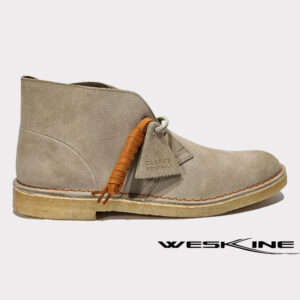 Desert Boot 26155527 en daim sable, style classique et épuré"
